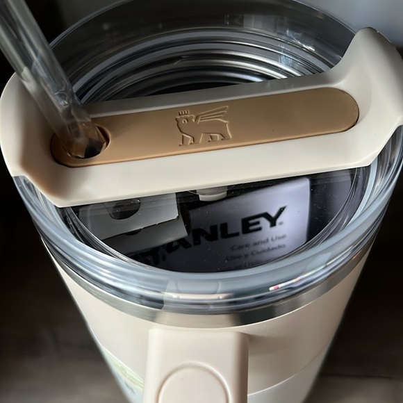 Stanley Quencher H2.0 Flowstate Tumbler 40oz Best Beige - Picture 5 of 6